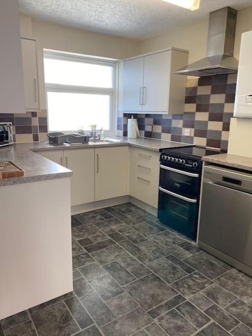 Harbour Heights - - Free Parking Space Weymouth