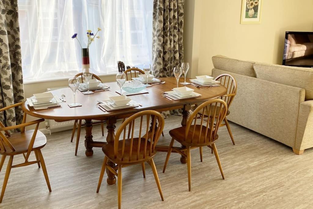 Harbour Heights - - Free Parking Space